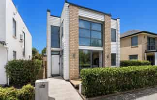 19 Phar Lap Crescent, Takanini