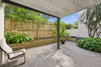 2/7 Owens Road, Devonport