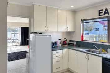 802 Queen Street West, Saint Leonards