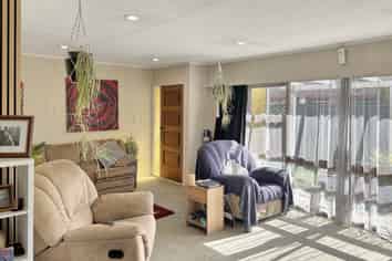 802 Queen Street West, Saint Leonards
