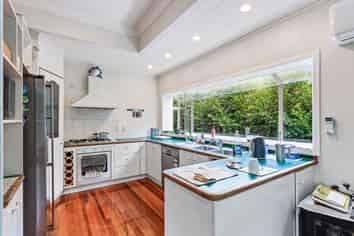 516 West Coast Road, Oratia