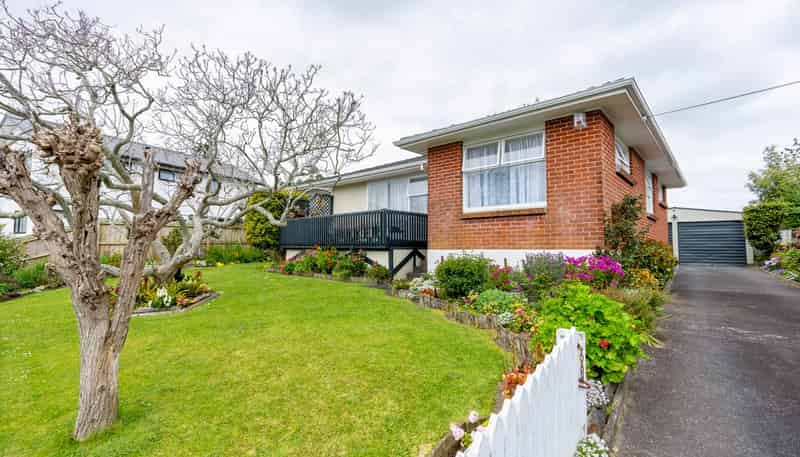 11 Raglan Street, Mangere East