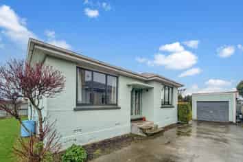 8 Fulton Street, Gladstone