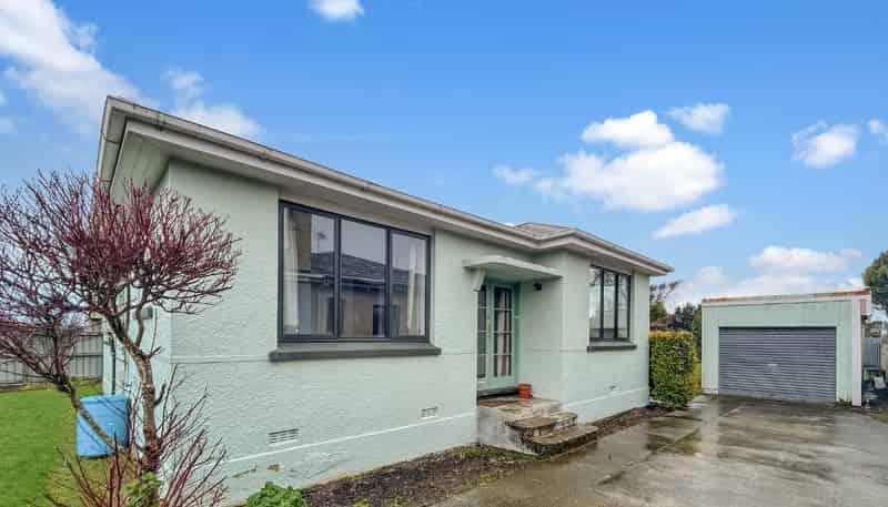 8 Fulton Street, Gladstone
