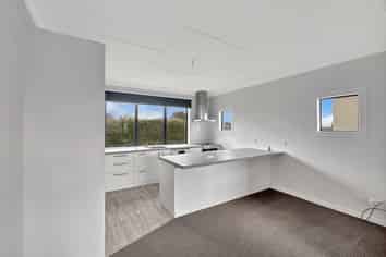 8 Fulton Street, Gladstone