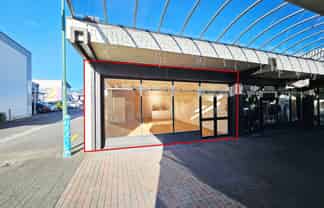 Contemporary arcade retail