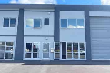 TIDY GROUND FLOOR OFFICE IN ROSEDALE
