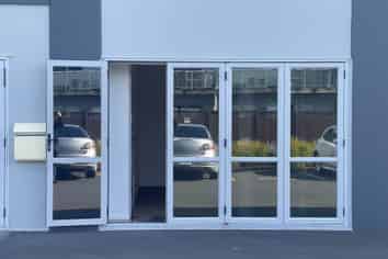 TIDY GROUND FLOOR OFFICE IN ROSEDALE
