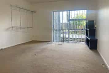 TIDY GROUND FLOOR OFFICE IN ROSEDALE
