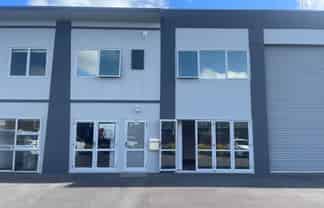 TIDY GROUND FLOOR OFFICE IN ROSEDALE
