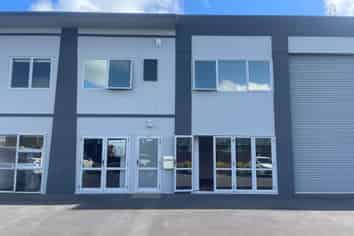 TIDY GROUND FLOOR OFFICE IN ROSEDALE
