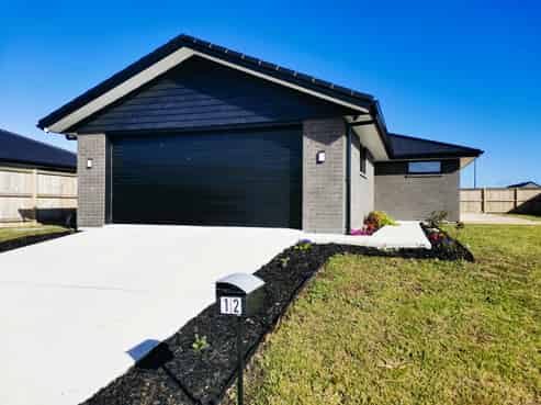 12 Te Taniwha Road, One Tree Point