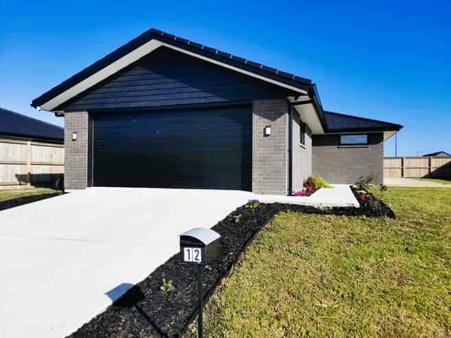 12 Te Taniwha Road, One Tree Point