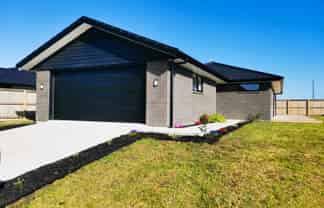 12 Te Taniwha Road, One Tree Point