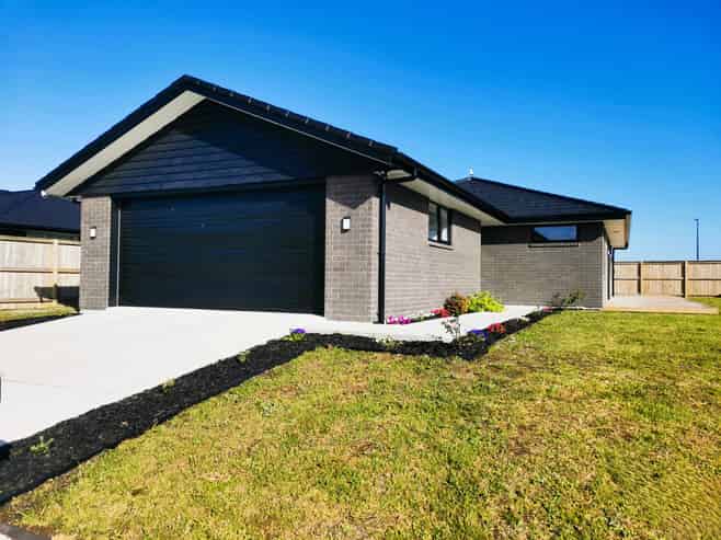 12 Te Taniwha Road, One Tree Point