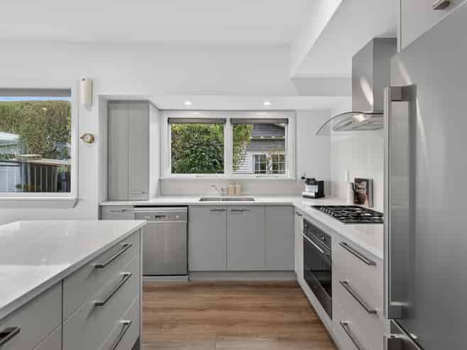 77 Tomes Road, Saint Albans