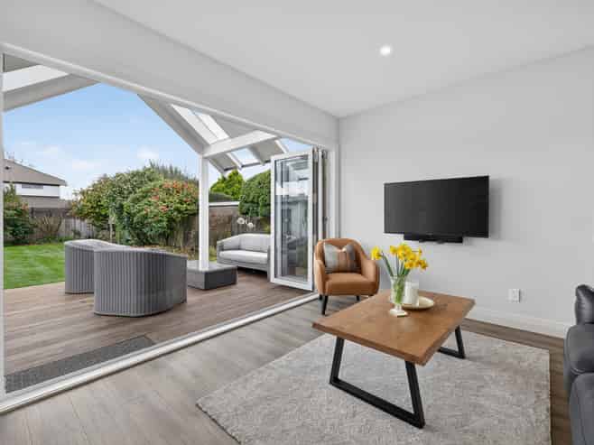 77 Tomes Road, Saint Albans