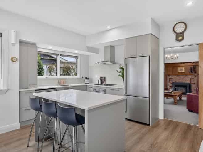 77 Tomes Road, Saint Albans