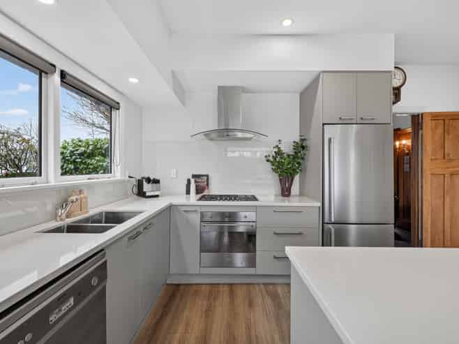 77 Tomes Road, Saint Albans