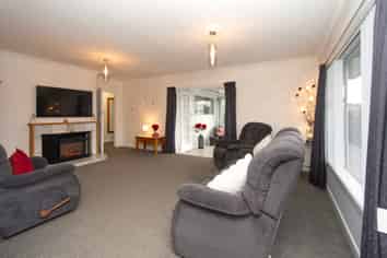 38 Stanbury Avenue, Somerfield
