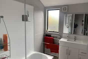 10b College Place , Poike