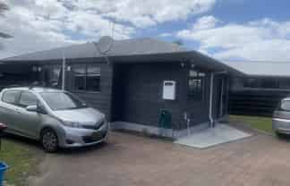 10b College Place , Poike