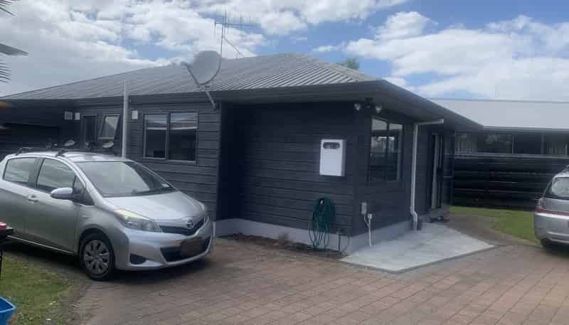 10b College Place , Poike