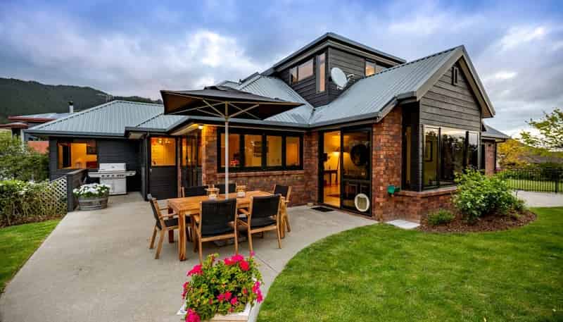 34 Olympus Way, Richmond