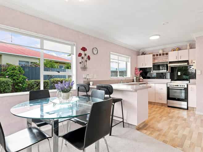 6A Waharua Place, Tawhero