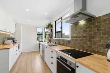 110 Main Road, Titahi Bay