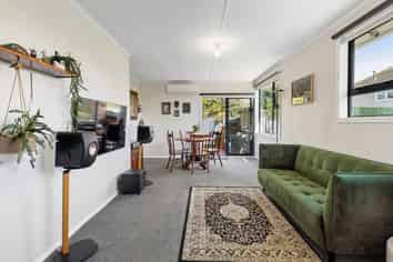 110 Main Road, Titahi Bay