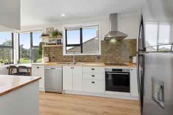 110 Main Road, Titahi Bay