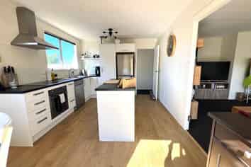 37 Border Road, Henderson