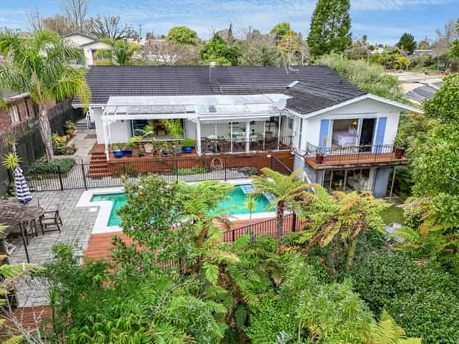 943 River Road, Queenwood