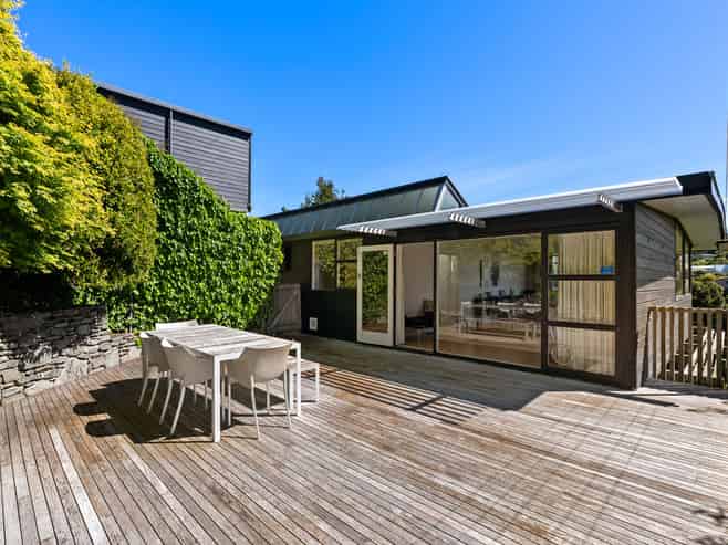 85 Nicholson Road, Khandallah