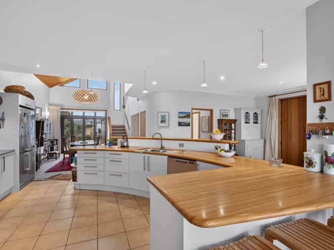 34 The Esplanade, Westshore