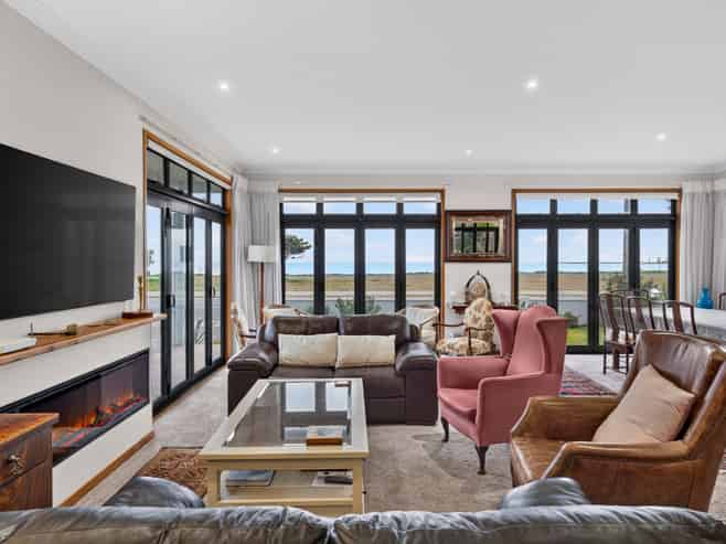 34 The Esplanade, Westshore