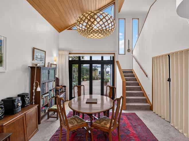 34 The Esplanade, Westshore