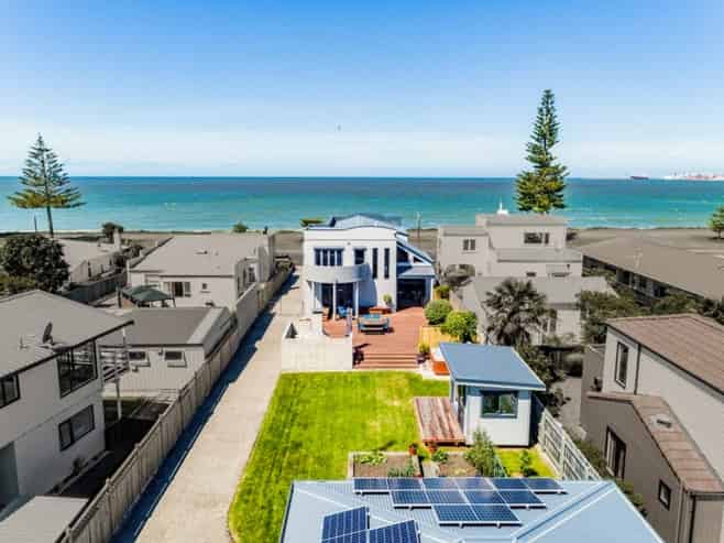 34 The Esplanade, Westshore