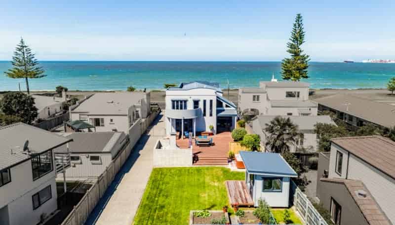 34 The Esplanade, Westshore
