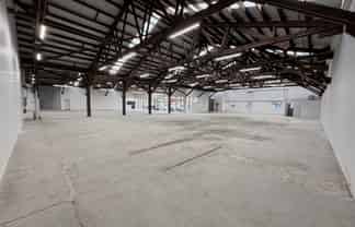 High profile showroom/warehouse - 1,111sqm