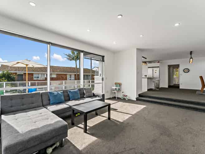 4 Olsen Avenue, Hillsborough