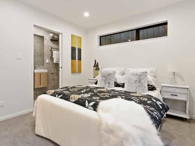 1E Valron Road, Te Atatu South