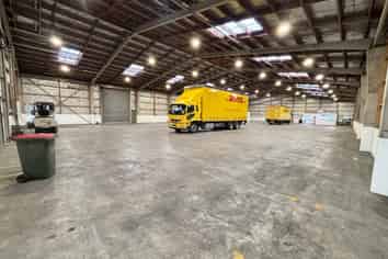 Large Warehouse & Canopy with 7,000m²+ Yard