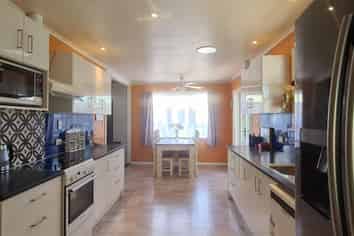 8 Wordsworth Crescent, Maraenui