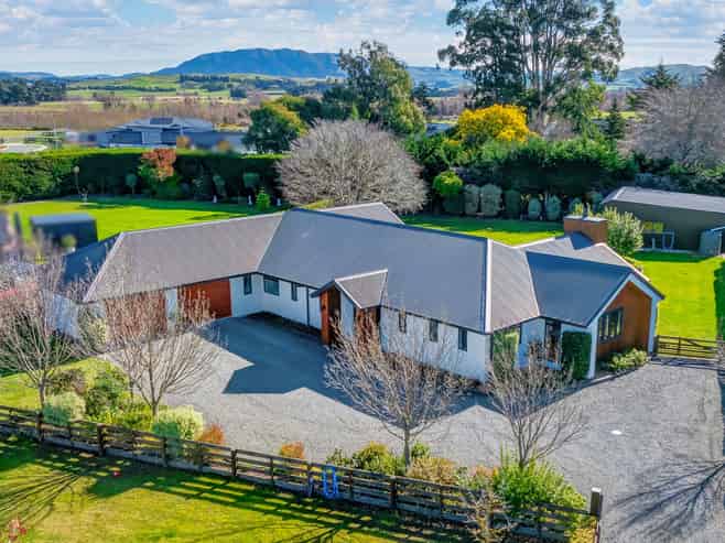 1 Orchard Lane, Amberley