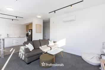 6/67 Tiketike Way, Brooklyn