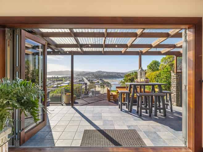 62 Kiriwai Road, Paremata