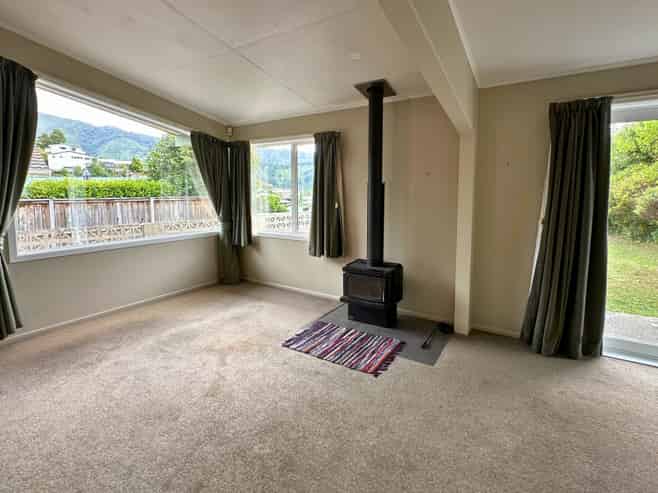 27 Seaview Crescent, Picton