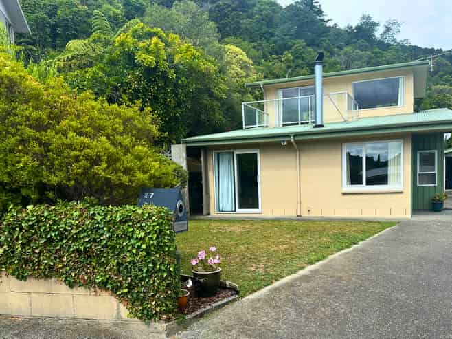 27 Seaview Crescent, Picton
